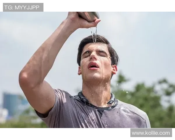 冬季足球运动必备保暖打底装备让你在寒冷天气中尽情挥洒汗水