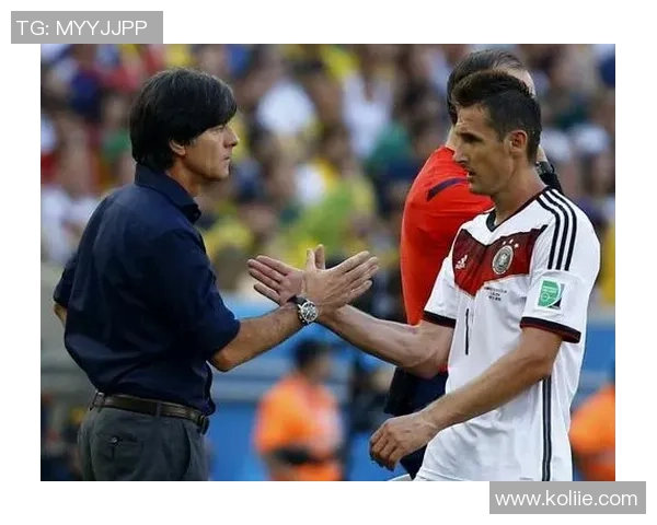 足球世界第三人崛起的背后故事与传奇瞬间解析